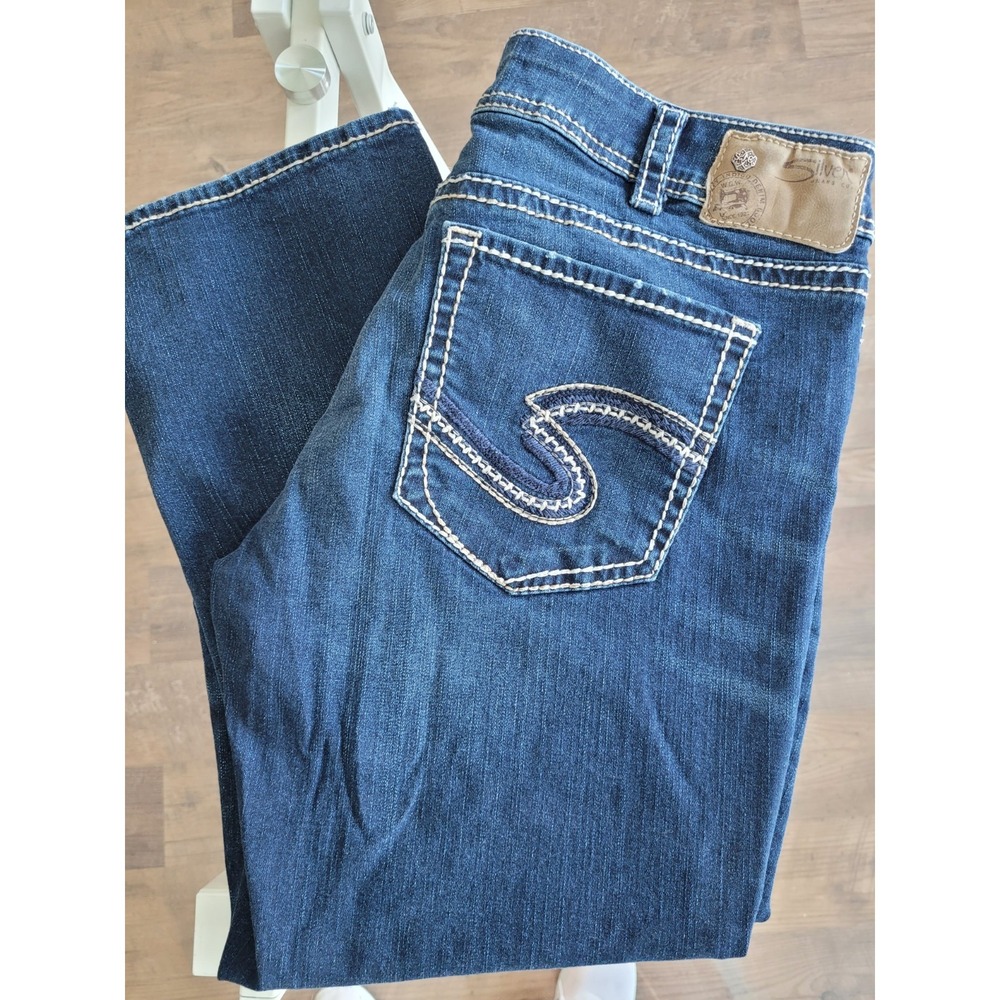 SILVER Jeans Women's Blue Suki Mid Capri Dark Wash Stretch Fluid Size 34x22.5